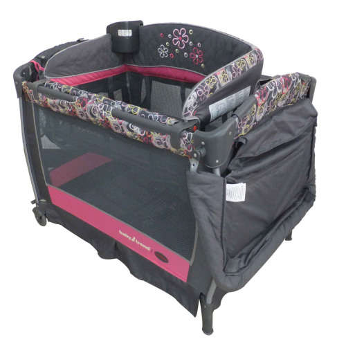 Camp Cots Chelino Close n Cozy Daizy Baby Camp Cot PROMOTION was sold for 1 499.00 on 19 Mar at 21 02 by Smiling Rainbow in Johannesburg ID 268686674